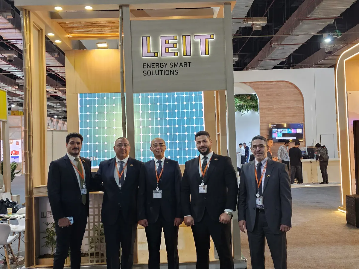 فريق LEIT Smart Solutions في جناح الشركة بالمنتدى الحضري العالمي WUF12 بالقاهرة